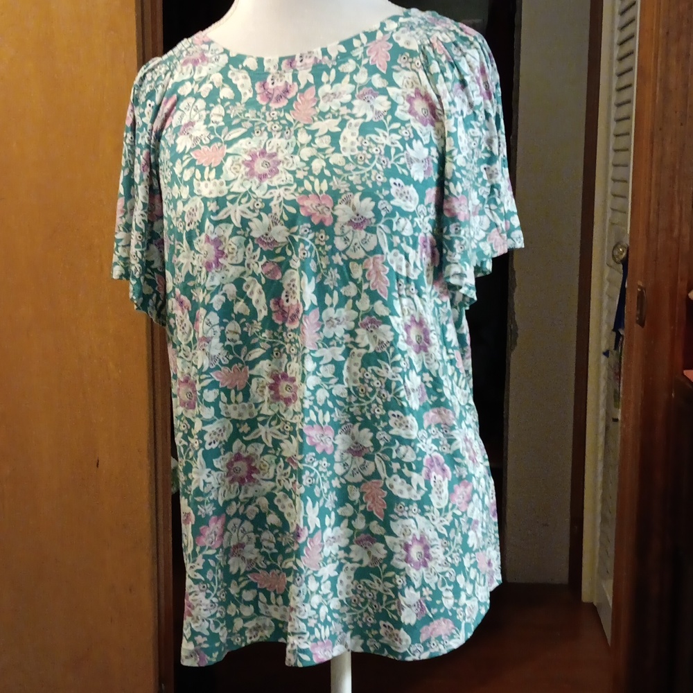 Plus lane Bryant s/s top green pink. NWT